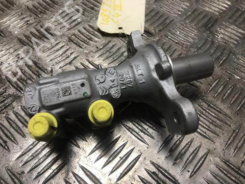 Used Brake master cylinder CITROËN C4 III (BA_, BB_, BC_) ë-C4 (BCZKXC, BZCKSC) (136 hp) 31246380