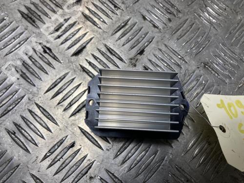 Varmeblæsermodstand MITSUBISHI MIRAGE / SPACE STAR VI Hatchback (A0_A) 1.2 (71 hp) 32349905