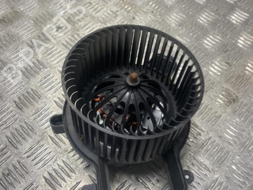 Used Heater blower motor Heater blower motor PEUGEOT 5008 (0U_, 0E_) 2.0 HDi 150 / BlueHDi 150 (150 hp) 32784811 32784811