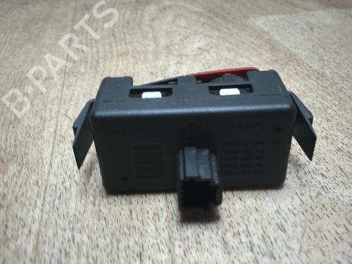 Used Warning switch RENAULT SCÉNIC III (JZ0/1_) 2.0 dCi (JZ0L) (160 hp) 13228952