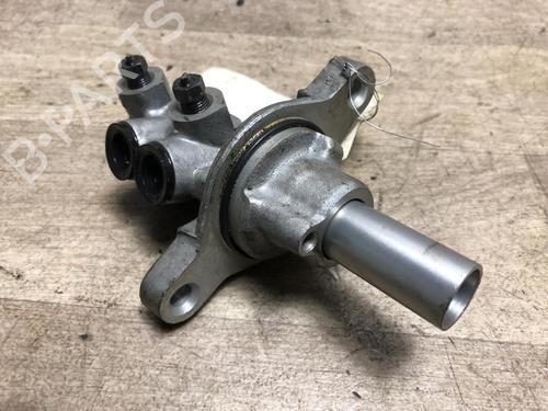 Used Brake master cylinder PEUGEOT 107 (PM_, PN_) 1.0 (68 hp) 15968017
