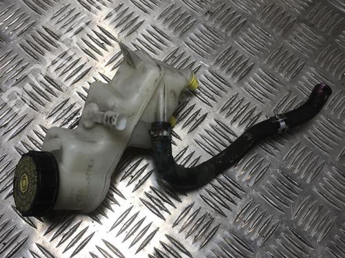 Used Brake master cylinder TOYOTA YARIS (_P9_) 1.4 D-4D (NLP90_, NLP90R) (90 hp) 23036910
