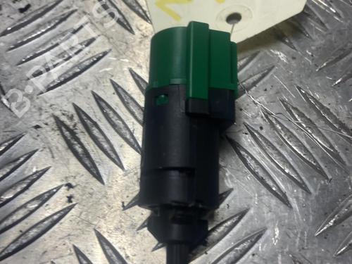 Used Switch Switch PEUGEOT 5008 (0U_, 0E_) 2.0 HDi 150 / BlueHDi 150 (150 hp) 32784857 32784857