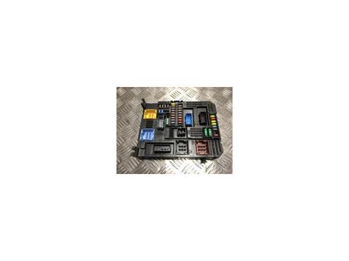 Used Fuse box PEUGEOT 308 II (LB_, LP_, LW_, LH_, L3_) 1.5 BlueHDi 130 (131 hp) 21556751