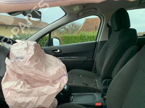 Steering column stalk PEUGEOT 5008 (0U_, 0E_) 1.6 BlueHDi 120 | BP31199230I23