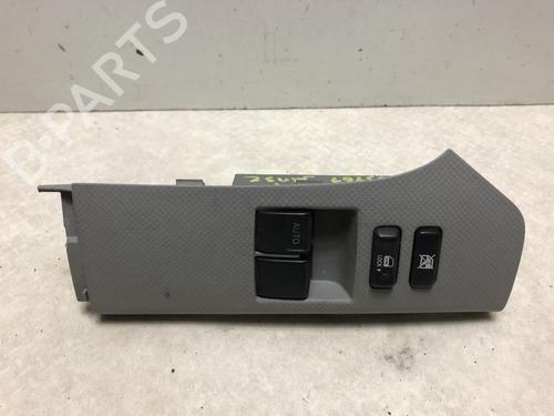 Used Left front window switch TOYOTA YARIS (_P9_) 1.3 VVT-i (SCP90_, SCP90R) (87 hp) 20612772