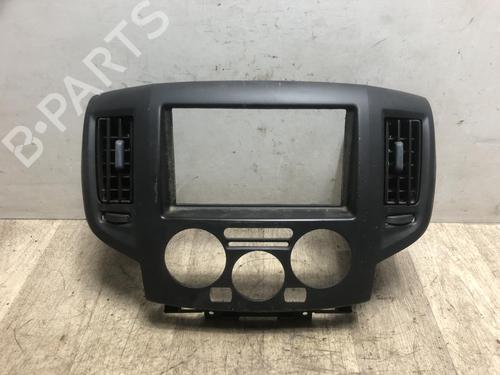 Used Middle console NISSAN NV200 Van 1.5 dCi 85 (M20, M20N, M20M) (86 hp) 23134289