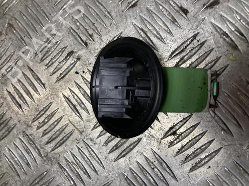 Varmeblæsermodstand Varmeblæsermodstand VW POLO V (6R1, 6C1) 1.6 TDI (90 hp) 33829339 33829339