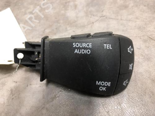 Used Switch RENAULT MEGANE IV Hatchback (B9A/M/N_) 1.6 dCi 130 (B9A4) (130 hp) 20620383