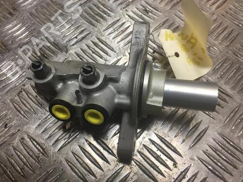 Used Brake master cylinder PEUGEOT 5008 II (MC_, MJ_, MR_, M4_) 1.5 BlueHDi 130 (MCYHZJ, MCYHZR, MCYHZX) (131 hp) 23179849