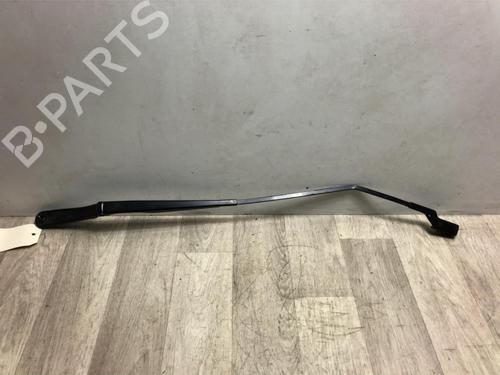 Used Front windshield wiper arm FORD FIESTA VII (HJ, HF) 1.5 TDCi (86 hp) 23068434