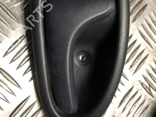 Venstre fortil invendig håndtag RENAULT CLIO II (BB_, CB_) 1.9 dTi (B/CB0U) (80 hp) 32215177