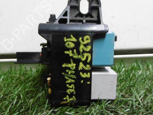 Used Fuse box PEUGEOT 107 (PM_, PN_) 1.4 HDi (54 hp) 12967636