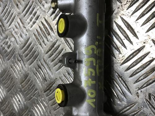 Used Brake master cylinder NISSAN X-TRAIL I (T30) 2.2 Di 4x4 (114 hp) 31198078