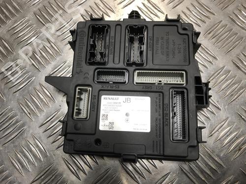 Used Fuse box RENAULT CLIO V (B7_) 1.5 Blue dCi 85 (B7AG) (86 hp) 23390165