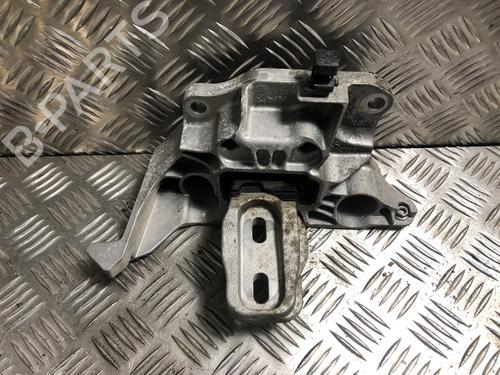 Used Engine mount Engine mount PEUGEOT 208 II (UB_, UP_, UW_, UJ_) 1.2 PureTech 100 (101 hp) 35987060 35987060