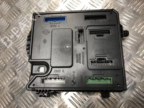 Used Fuse box RENAULT SCÉNIC III (JZ0/1_) 1.6 dCi (JZ00, JZ12) (130 hp) 21390490