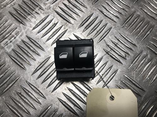 Venstre fortil elrude kontakt Venstre fortil elrude kontakt CITROËN C3 III (SX) 1.5 BlueHDi 100 (SXYHYP, SXYHTU) (102 hp) 34099807 34099807