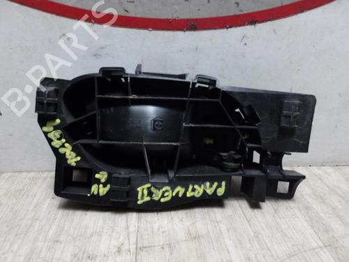 Used Front left interior door handle PEUGEOT PARTNER Box Body/MPV 1.6 HDi (90 hp) 13284353