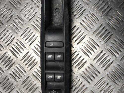 Used Left front window switch CITROËN C4 II (NC_) 1.2 THP 130 (NCHNYM, NCHNYT) (130 hp) 32137772