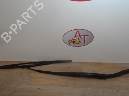 Used Front windshield wiper arm FIAT ULYSSE (179_) 2.0 D Multijet (120 hp) 13275810