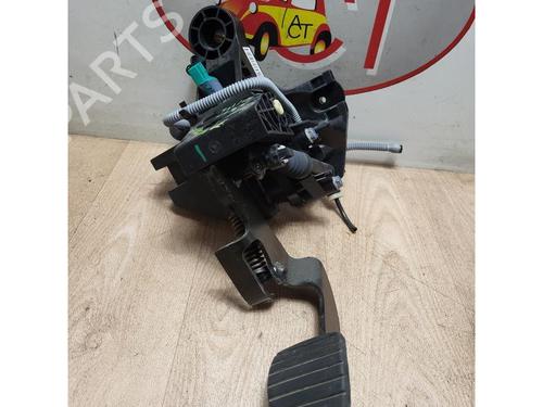 Pédale d'embrayage FIAT TALENTO Van (296_) 1.6 D (95 hp) 13262765