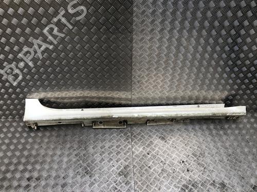 Højre sidekjole Højre sidekjole TOYOTA YARIS (_P21_, _PA1_, _PH1_) 1.5 Hybrid (MXPH11) (92 hp) 34367278 34367278