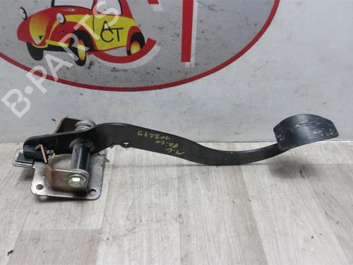 Used Break pedal TOYOTA YARIS (_P13_) 1.5 Hybrid (NHP130_, NHP130) (101 hp) 13261692