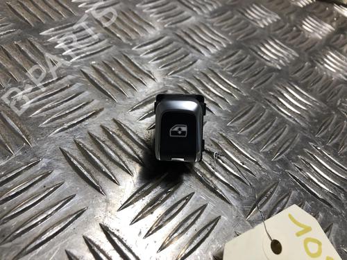 Højre fortil elrude kontakt AUDI A3 Sportback (8VA, 8VF) 35 TFSI (150 hp) 31203463