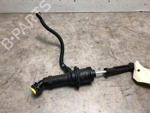 Used Clutch slave cylinder DACIA SANDERO II TCe 90 (B8M1, B8MA, B8AC) (90 hp) 20096370