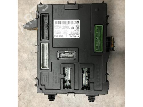 Used Fuse box RENAULT MEGANE IV Hatchback (B9A/M/N_) 1.6 dCi 130 (B9A4) (130 hp) 20620236