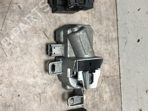 Used Ignition barrel VOLVO V40 Hatchback (525) T2 GTDi (120 hp) 27861610