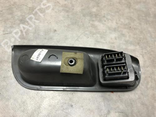 Used Left front window switch Left front window switch RENAULT SCÉNIC I MPV (JA0/1_, FA0_) 2.0 16V (JA1B, JA1D, JA0C) (139 hp) 20620270 20620270