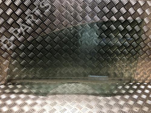 Luna delantera izquierda FORD FOCUS III 1.6 TDCi (95 hp) 31298206