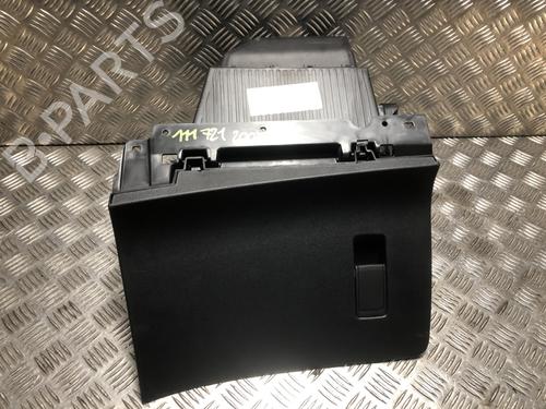 Used Glove box PEUGEOT 2008 II (UD_, US_, UY_, UJ_, UR_, UC_) 1.2 PureTech 130 (USHNS, URHNS) (130 hp) 32492730