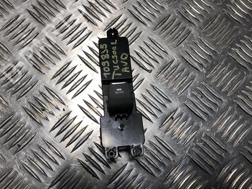 Mando elevalunas delantera derecho HYUNDAI TUCSON (TL, TLE) 1.6 CRDi (136 hp) 31197171