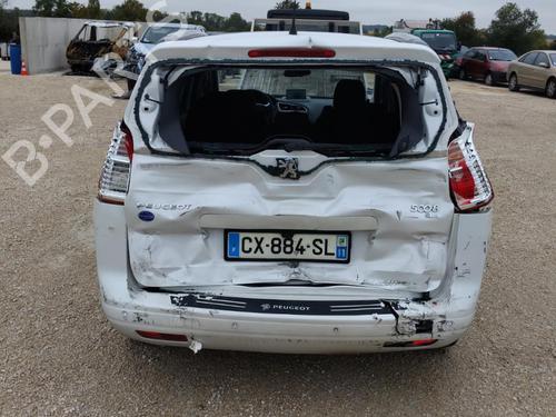 Left front fog light PEUGEOT 5008 (0U_, 0E_) 1.6 HDi | BP31153685C30