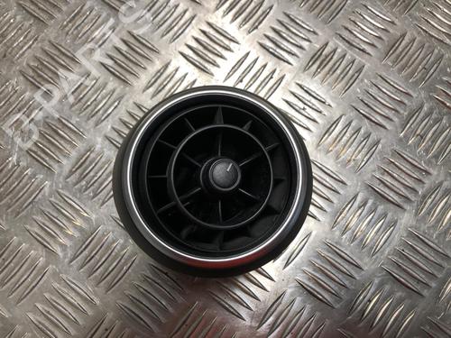 Used Air vent AUDI A1 (8X1, 8XK) 1.6 TDI (105 hp) 31185788