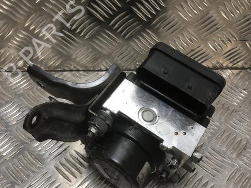 Used ABS pump TOYOTA YARIS (_P9_) 1.4 D-4D (NLP90_, NLP90R) (90 hp) 23036911