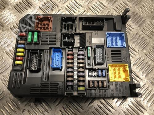 Used Fuse box PEUGEOT 5008 II (MC_, MJ_, MR_, M4_) 1.6 PureTech 180 (M45GFR) (181 hp) 31021836