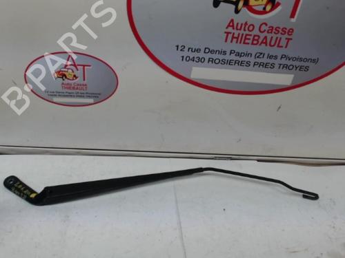 Used Front windshield wiper arm PEUGEOT 206 Hatchback (2A/C) 1.9 D (69 hp) 23091252