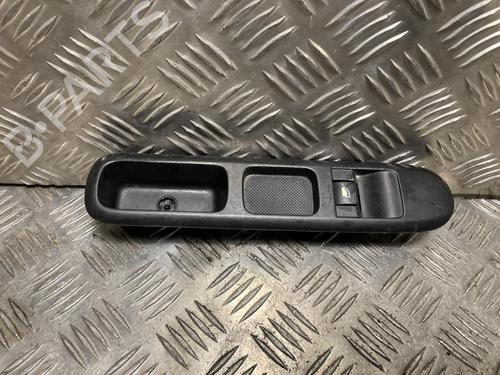 Used Right front window switch PEUGEOT 5008 (0U_, 0E_) 1.6 HDi (112 hp) 31199190