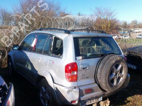 Middle console TOYOTA RAV 4 II (_A2_) 2.0 D 4WD (CLA20_, CLA21_, CLA20R, CLA21R) | BP31201661I22 - Image 9