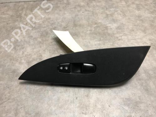 Used Right front window switch NISSAN PULSAR Hatchback (C13) 1.5 dCi (110 hp) 20620437
