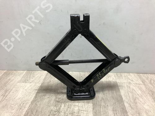 Used Jack Kit HYUNDAI i30 (FD) 1.6 CRDi (90 hp) 23873143