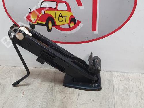 Used Jack Kit FORD MONDEO I (GBP) 1.6 i 16V (90 hp) 30784273