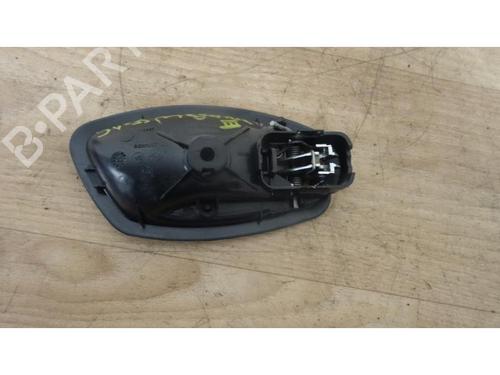 Venstre bagtil invendig håndtag RENAULT MEGANE III Hatchback (BZ0/1_, B3_) 1.5 dCi (BZ09, BZ0D, BZ1W, BZ29, BZ14) (110 hp) 12962777