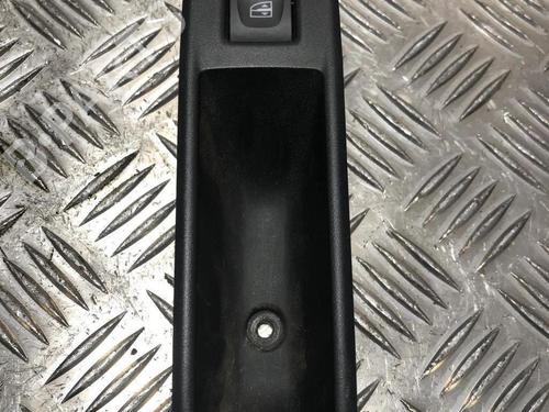 Højre bagtil elrude kontakt DACIA DUSTER (HM_) 1.5 dCi 115 (HMAD) (116 hp) 31187865