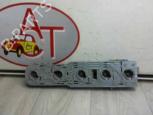 Luz matrícula TOYOTA YARIS (_P13_) 1.5 Hybrid (NHP130_, NHP130) (101 hp) 27464825