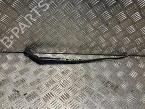 Used Front windshield wiper arm TOYOTA YARIS (_P9_) 1.4 D-4D (NLP90_, NLP90R) (90 hp) 30703083